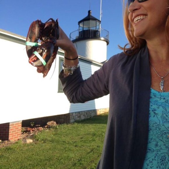 Meet your Posher, Julie Ann - Picture 2 of 5